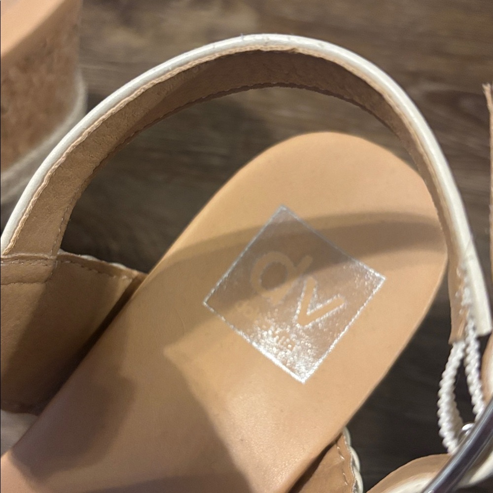 Woven DV Wedge Sandals - Picture 2 of 6